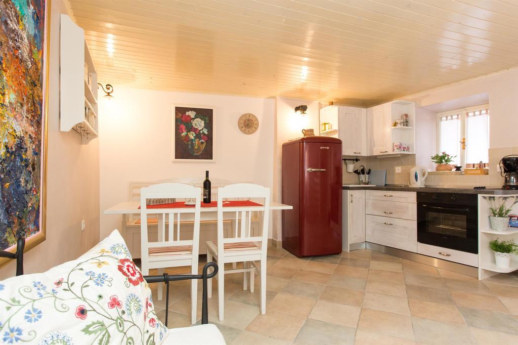 Holiday Home Smokovec Vrbnik Exterior foto