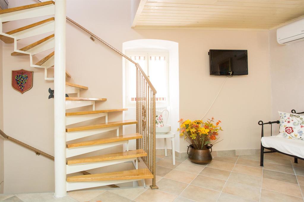 Holiday Home Smokovec Vrbnik Exterior foto