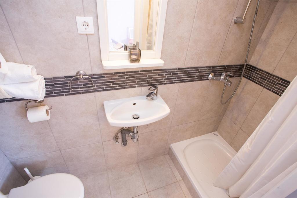 Holiday Home Smokovec Vrbnik Exterior foto